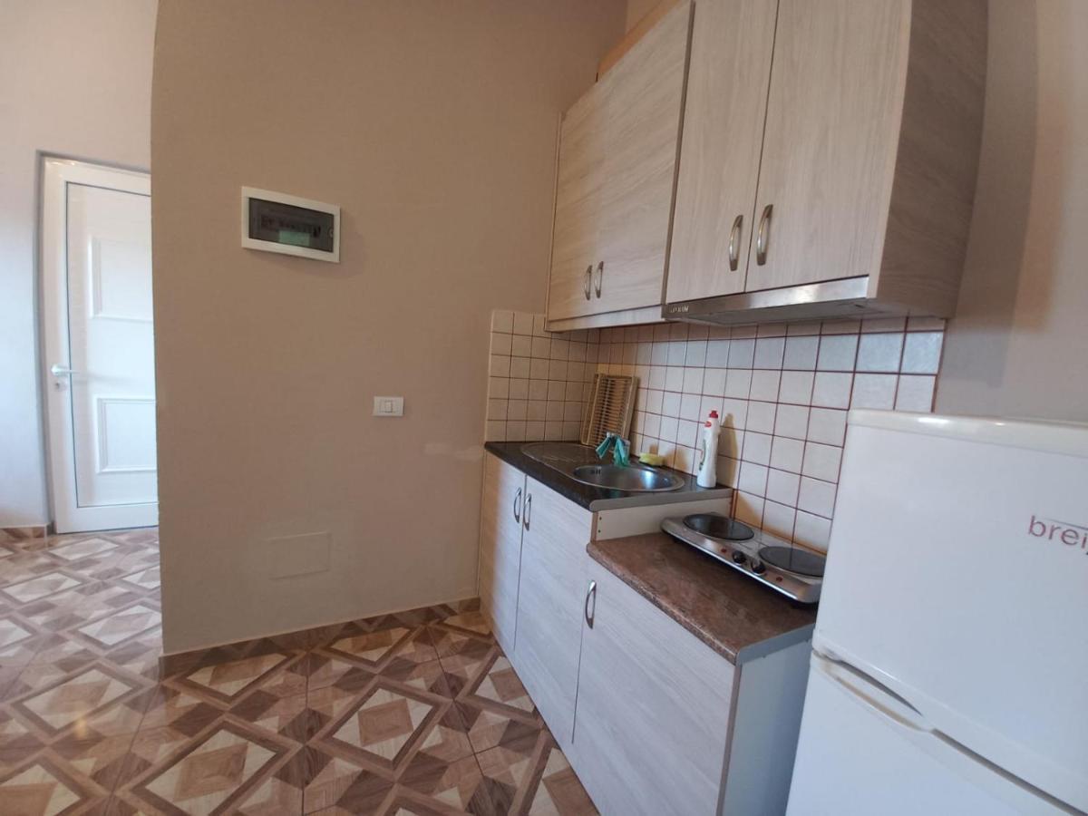 Arjana & Nelaj Apartments Ksamil Exterior photo
